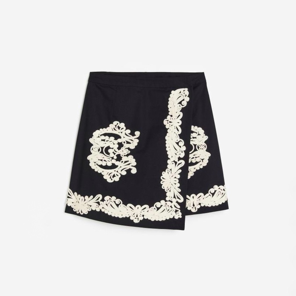 NWT H&M Appliquéd A-Line Skirt in Black | Size 4